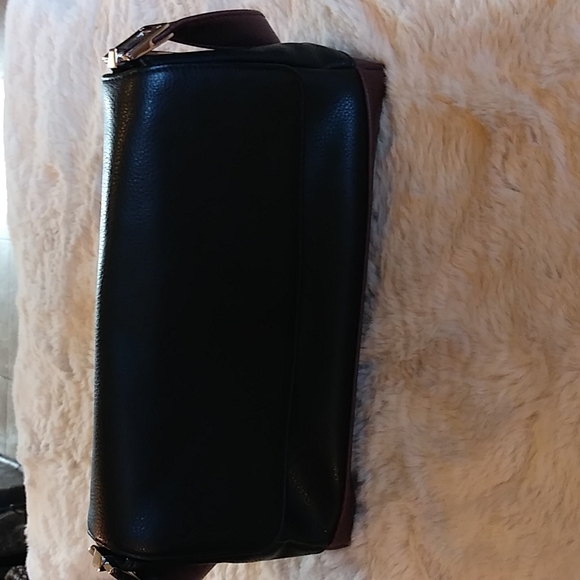 VGUC$$❤️❤️☘️Liz Claiborne vegan leather handbag. - Picture 8 of 13